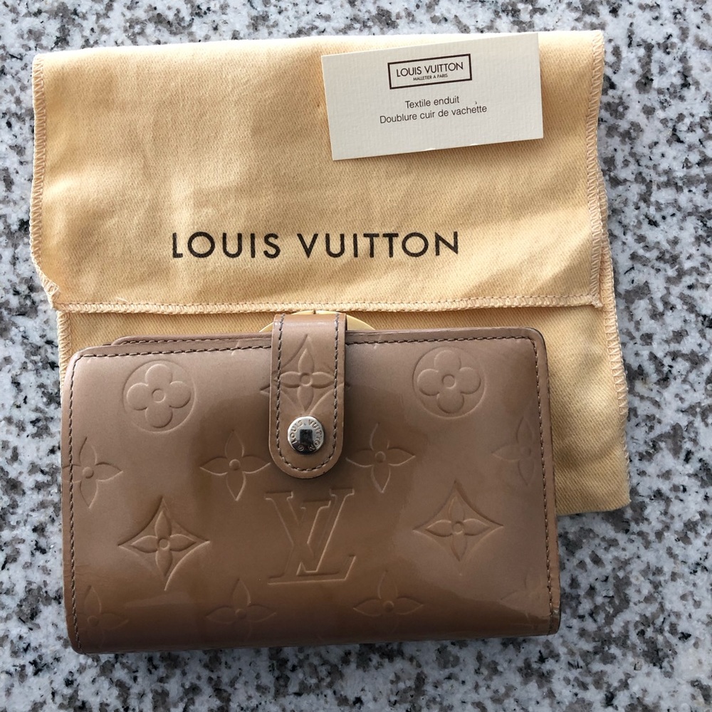 Louis Vuitton wallet  , 100% authentic !!!!!
